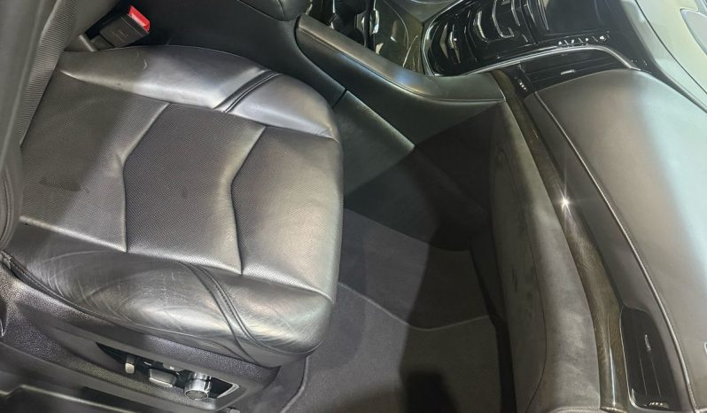 CADILLAC ESCALADE PALTINUM V8 MODEL 2017 GCC full